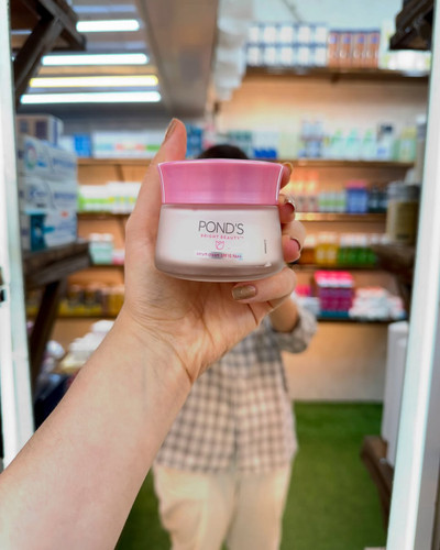 کرم ابرسان و روشن کننده با spf 30 برند پوندز با حجم ۵۰میل