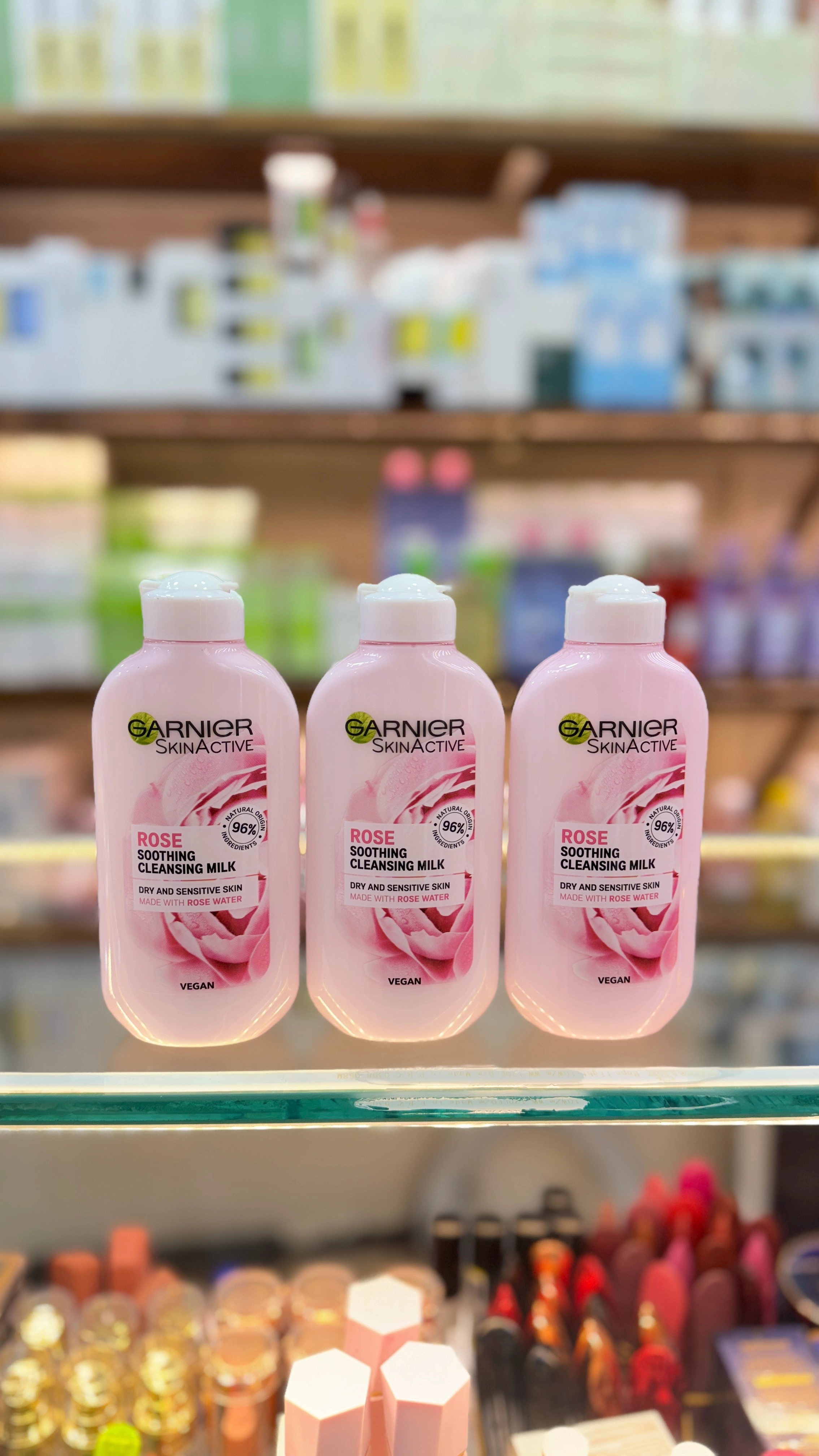خرید شیرپاک کن مخصوص انواع پوست برند Garnier  با حجم ۲۰۰میل